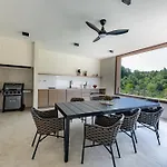 Luksuzna Castanea S Privatnim Bazenom I Wellnesom U Srcu Istre Villa