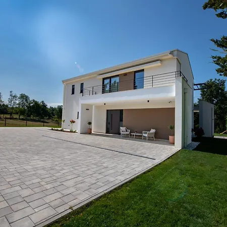 Castanea S Bazenom, Jacuzzijem, Saunom *