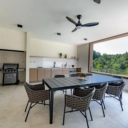 Castanea S Bazenom, Jacuzzijem, Saunom Villa