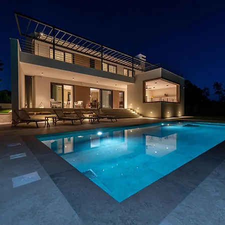 Castanea S Bazenom, Jacuzzijem, Saunom