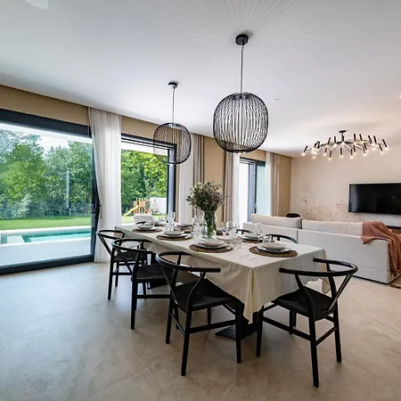 Castanea S Bazenom, Jacuzzijem, Saunom Villa *