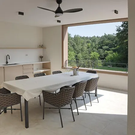 Castanea Villa Heki