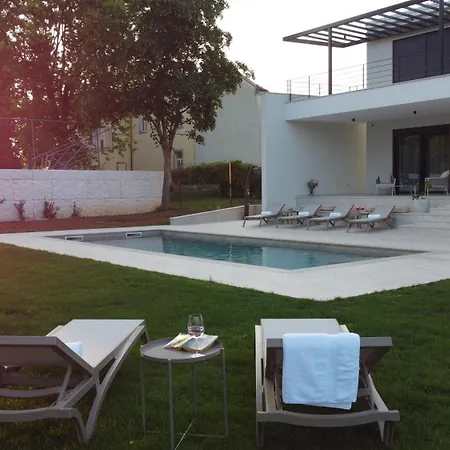 Castanea S Bazenom, Jacuzzijem, Saunom *