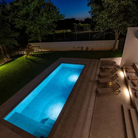 Castanea S Bazenom, Jacuzzijem, Saunom Villa *