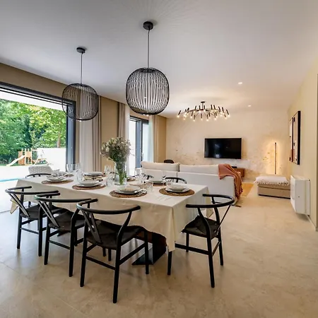 Castanea S Bazenom, Jacuzzijem, Saunom Villa *