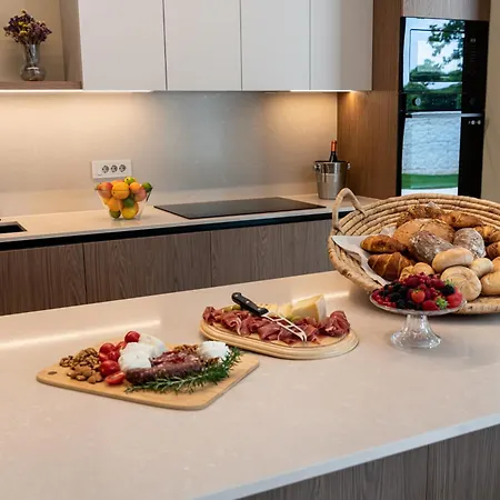 Villa Castanea S Bazenom, Jacuzzijem, Saunom *