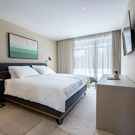 Castanea S Bazenom, Jacuzzijem, Saunom Villa Heki