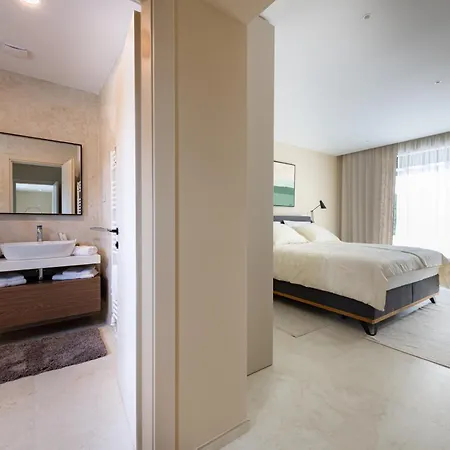 Villa Castanea S Bazenom, Jacuzzijem, Saunom