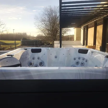 Vila Castanea S Bazenom, Jacuzzijem, Saunom *