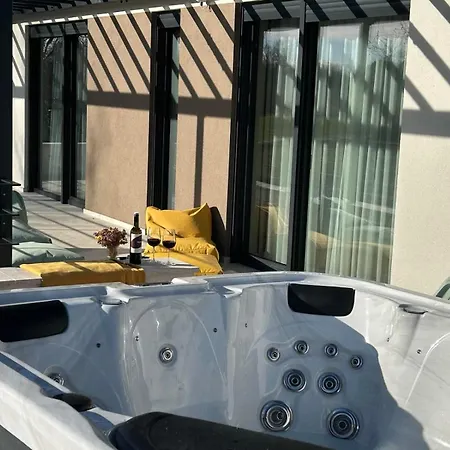 Castanea S Bazenom, Jacuzzijem, Saunom Vila *