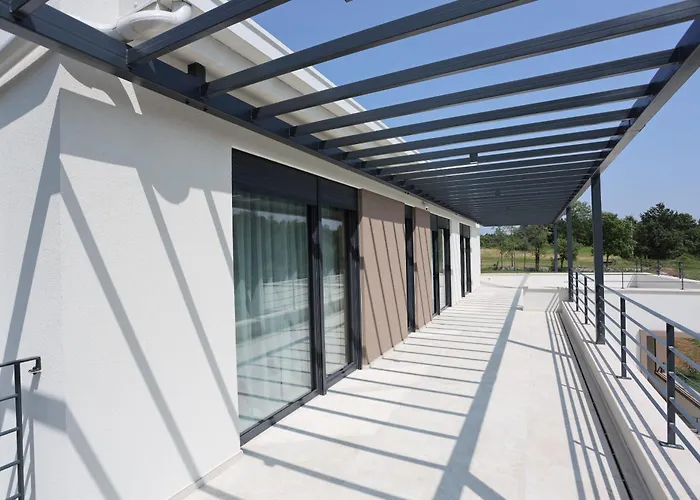 Vila Castanea S Bazenom, Jacuzzijem, Saunom