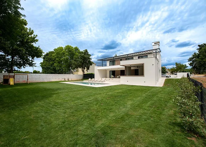 Castanea S Bazenom, Jacuzzijem, Saunom * Heki