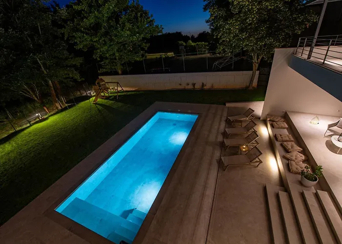 Castanea S Bazenom, Jacuzzijem, Saunom Vila *