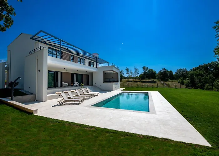 Vila Castanea S Bazenom, Jacuzzijem, Saunom