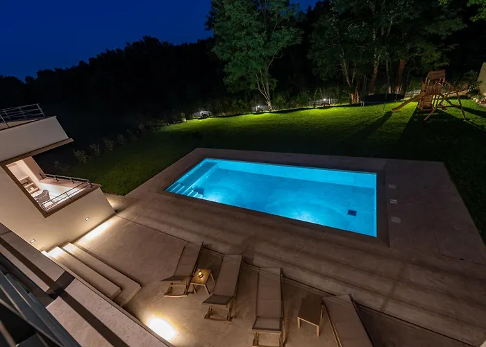 Vila Castanea S Bazenom, Jacuzzijem, Saunom Heki