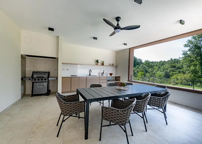 Castanea S Bazenom, Jacuzzijem, Saunom Vila