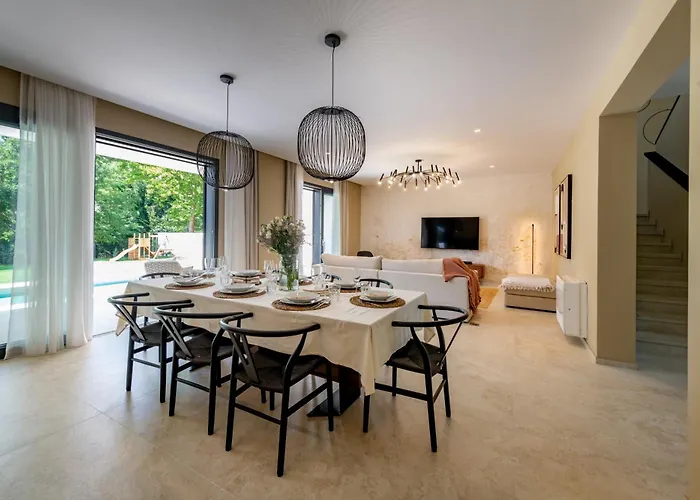 Castanea S Bazenom, Jacuzzijem, Saunom Vila *