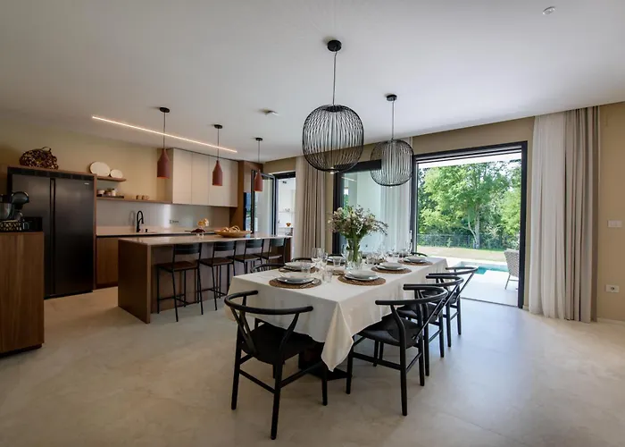 Castanea S Bazenom, Jacuzzijem, Saunom Vila