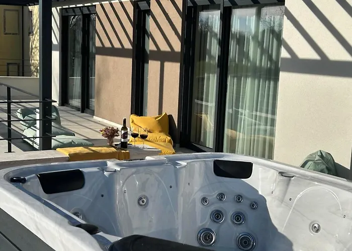 Castanea S Bazenom, Jacuzzijem, Saunom Vila *