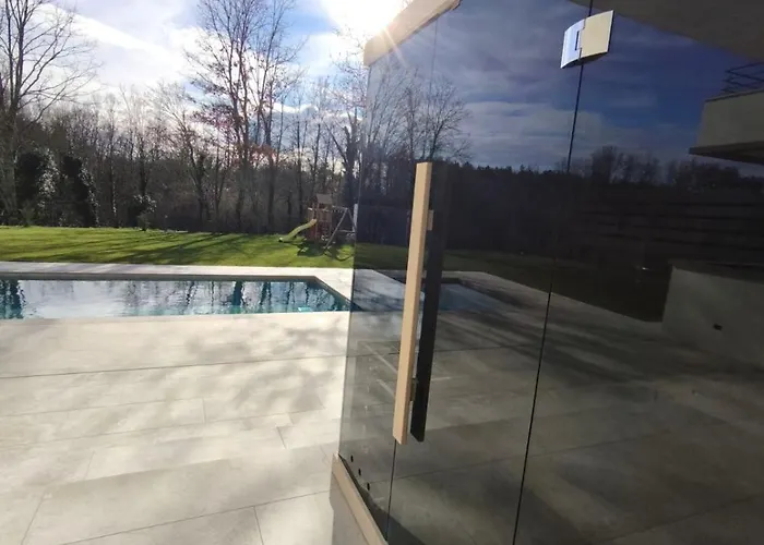 Castanea S Bazenom, Jacuzzijem, Saunom Vila