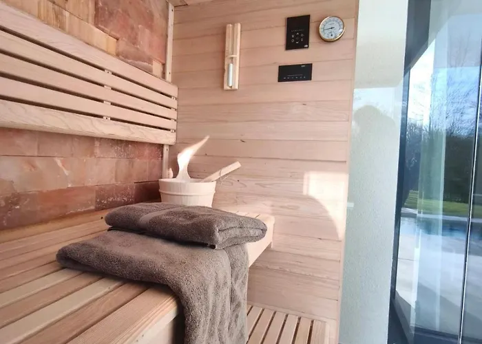 Castanea S Bazenom, Jacuzzijem, Saunom Vila *